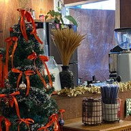 Grinders Cafe x ปังรั่ว หินกอง