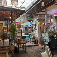 Madame Musur Bar & Restaurant