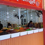 หน้าร้าน บ๊วยแม่พารวย ตลาดน้ำหัวหินสามพันนาม