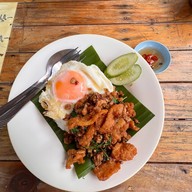 ก๋วยเตี๋ยวเรือยอดหน้า&กะเพราโบราณ เมืองทองธานี