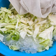 ชาลีชอบปิ้ง