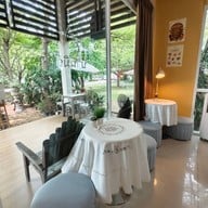 บรรยากาศ บ้านมิถุนา Cafe and Bakery -