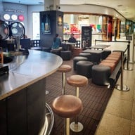 บรรยากาศ PIROM Specialty Bar centralwOrld