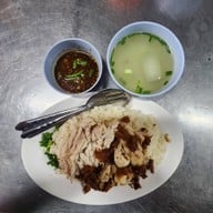 เมนูของร้าน ข้าวมันไก่หลังศาล