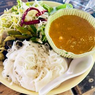 ก๋วยเตี๋ยวส้มตำข้าวแกงไร่ป้าแมว