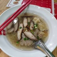 บุญเลิศ บะหมี่เกี๊ยวหมูย่างซีอิ๊ว สาขาถนนสิรินธร