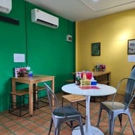 บุญเลิศ บะหมี่เกี๊ยวหมูย่างซีอิ๊ว สาขาถนนสิรินธร