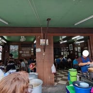 หน้าร้าน กาแฟเจ๊กเปี๊ยะ