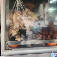 หน้าร้าน ข้าวมันไก่หลังศาล