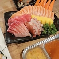 ดิบดี Sushi Cafe สาขา จริงใจมาร์เก็ต