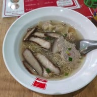 บุญเลิศ บะหมี่เกี๊ยวหมูย่างซีอิ๊ว สาขาถนนสิรินธร