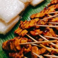 ข้าวเหนียวหมูปิ้ง&น่องไก่ทอดน้ำปลาตลาดนัดไดโนเสาร์