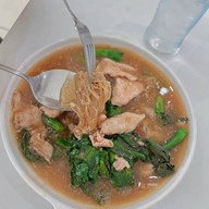 ราดหน้านายน้อย ต้นตำรับเอ็มไพร์ ไม่ใส่ผงชูรสทุกจาน