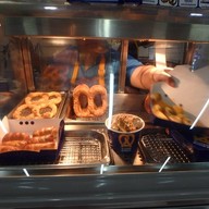 บรรยากาศ Auntie Anne's โลตัสอพระราม1 ชั้น 1