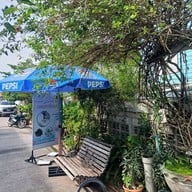 บรรยากาศ ครัวแม่ฬา โคตรกะเพราปูหัวหิน