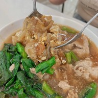 ราดหน้านายน้อย ต้นตำรับเอ็มไพร์ ไม่ใส่ผงชูรสทุกจาน