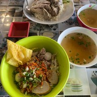 ข้าวมันไก่นาย ต.  สุวินทวงศ์