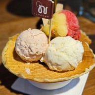 เมนูของร้าน Itim.nuar Icecream Lamphun ไอติมนัวร์