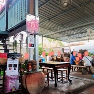 บรรยากาศ ครัวแม่ฬา โคตรกะเพราปูหัวหิน