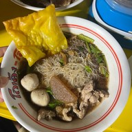 เมนูของร้าน ชายสี่ บะหมี่เกี๊ยว ยางเอน