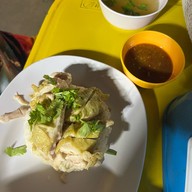 เมนูของร้าน ชายสี่ บะหมี่เกี๊ยว ยางเอน