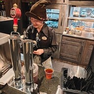 บรรยากาศ Three Broomsticks Universal Studio Japan