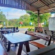 บรรยากาศ ครัวต้นสัก