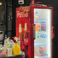 ชายสี่ บะหมี่เกี๊ยว ยางเอน