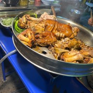 ชายสี่ บะหมี่เกี๊ยว ยางเอน