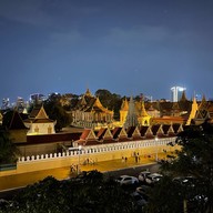บรรยากาศ พระบรมราชวังจตุมุขสิริมงคล หรือ พระบรมราชวังในพระราชาณาจักรกัมพูชา