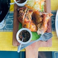 ร้านกินอะไรดี - (ส้มตำ,ไก่ย่าง,ผัดไท,ทอด,ต้ม,ผัด,แกง,สเต็ก,สปาเก็ตตี้,ของทานเล่น,น้ำ,นม,ปั่น,กาแฟ,โซ ศรีราชา (สำนักงานใหญ่)