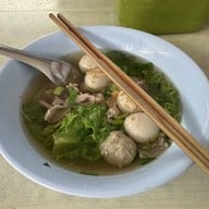 เมนูของร้าน ก๋วยเตี๋ยวเนื้อ สี่พระยา