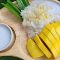 ฉุยฉาย (ข้าวเหนียวมะม่วง & ขนมหวาน)