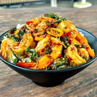 กะเพรา คุณจันทร์ ถนนร่มเกล้า