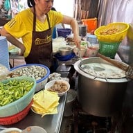 บรรยากาศ ก๋วยเตี๋ยวรู ตลาดน้อย