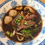 เมนูของร้าน หอมเนื้อหอมนาน ก๋วยเตี๋ยวเรือฮาลาล ข้าวหมกไก่ ข้าวมันไก่ คั่วไก่ กะเพราะเนื้อ ข้าวผัดมันเนื้อ ประเวศ