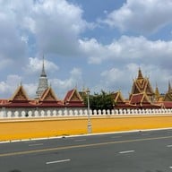 บรรยากาศ พระบรมราชวังจตุมุขสิริมงคล หรือ พระบรมราชวังในพระราชาณาจักรกัมพูชา
