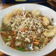 ก๋วยเตี๋ยวต้มยำกากหมูสูตรโบราณ ถนนกาญจนาภิเษก