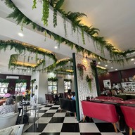 ร้านกินอะไรดี - (ส้มตำ,ไก่ย่าง,ผัดไท,ทอด,ต้ม,ผัด,แกง,สเต็ก,สปาเก็ตตี้,ของทานเล่น,น้ำ,นม,ปั่น,กาแฟ,โซ ศรีราชา (สำนักงานใหญ่)