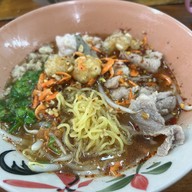ก๋วยเตี๋ยวต้มยำกากหมูสูตรโบราณ ถนนกาญจนาภิเษก