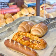 LoafyCo Bakery House ลาซาล