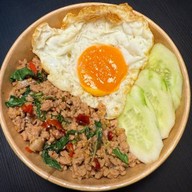 กะเพราสามเผ็ด นายแทน