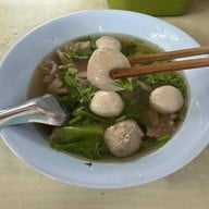 เมนูของร้าน ก๋วยเตี๋ยวเนื้อ สี่พระยา