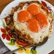 ข้าวหมูแดงหมูกรอบ by คุณจูน