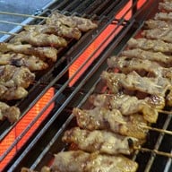คาร์เนียล หมูปิ้ง - Karniel Mooping ดินแดง