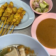เมนูของร้าน หมูสะเต๊ะ ยศเส และ ก๋วยจั๊บน้ำใส ยศเส