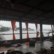 บ้านริมน้ำตลาดน้อย