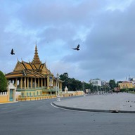 บรรยากาศ พระบรมราชวังจตุมุขสิริมงคล หรือ พระบรมราชวังในพระราชาณาจักรกัมพูชา