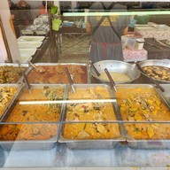 ร้านข้าวแกง ครัวรุ่งขวัญ