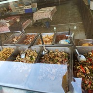 ร้านข้าวแกง ครัวรุ่งขวัญ